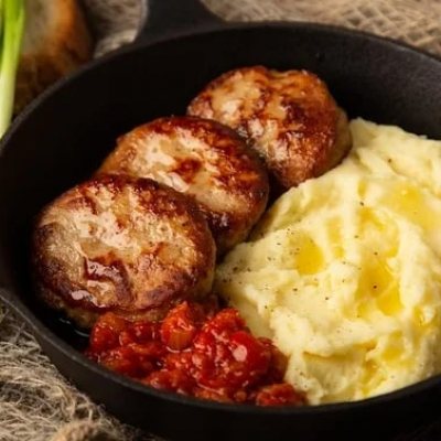 Тефтели с картофельным пюре